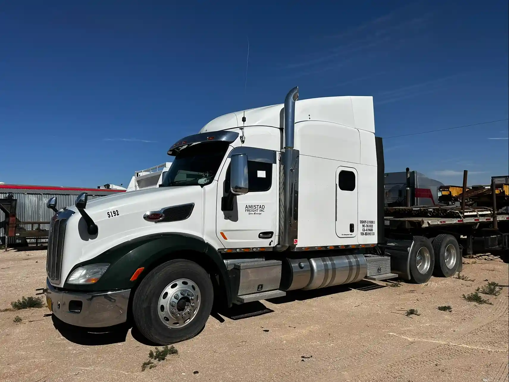 White Truck  Peterbilt 579 year 2017